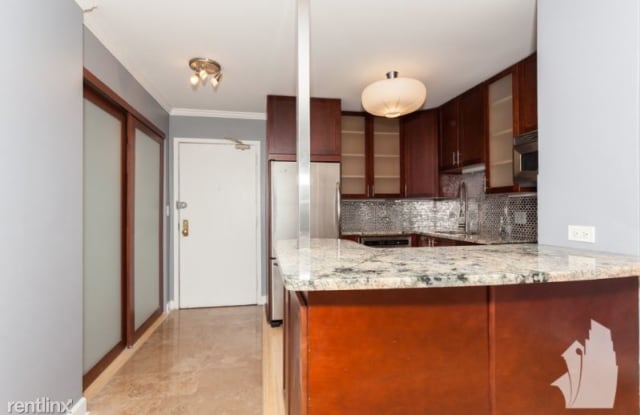 222 E Pearson St 2005 - 222 E Pearson St, Chicago, IL 60611