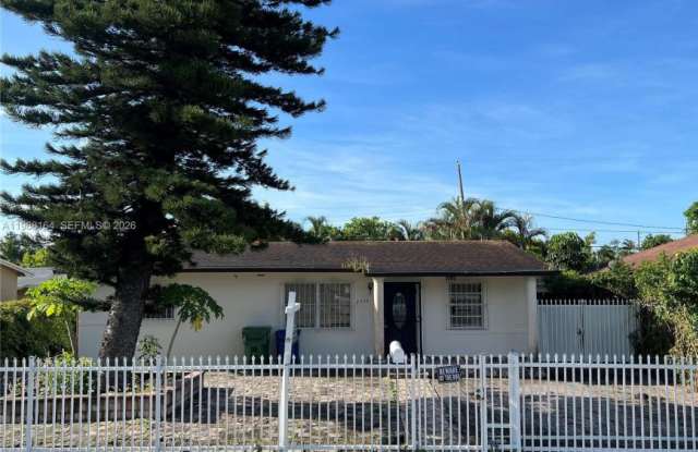 2540 NW 141st St photos photos