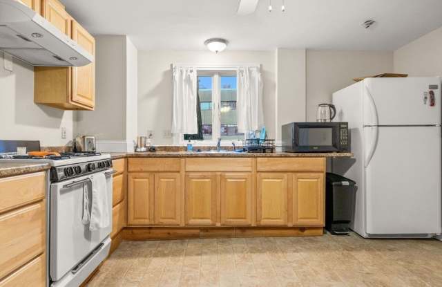 1090 Massachusetts Avenue - 1090 Massachusetts Avenue, Arlington, MA 02476