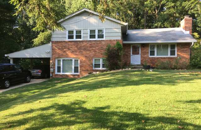 1115 Westbriar Ct Ne photos photos