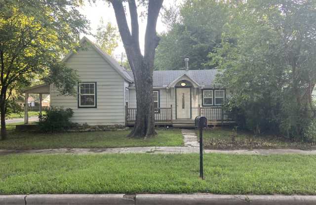 121 Michigan St - 121 Michigan Street, Winfield, KS 67156