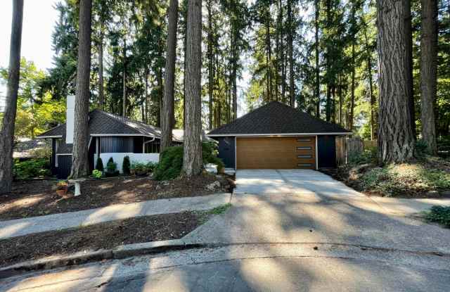 Beaverton 4 Bed + 2 Bath House - W/D, Walking Trails, EV Charging and MORE!! photos photos