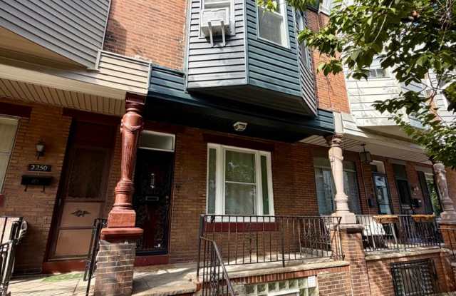 Charming 3-Bedroom Home in West Passyunk! Available NOW! Gallery 3