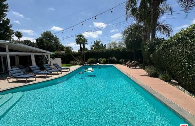 22428 Victory Blvd photos photos