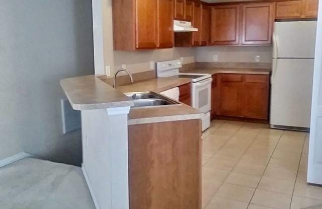 BEAUTIFUL 2/2 TOWNHOME LIVING IN SAINT CLOUD, FL - 4057 Pemberly Pines Circle, St. Cloud, FL 34769
