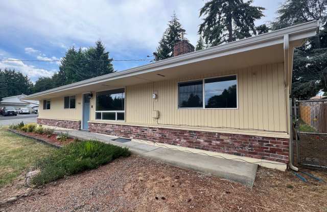 Recently Renovated Spacious Rambler with Massive Bonus Room! - 7701 118th Street East, South Hill, WA 98373