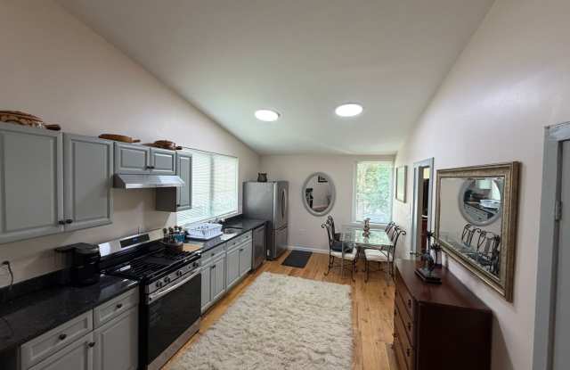 Fully Furnished 2BR, 1BA Condo in the Heart of North Arlington Gallery 3