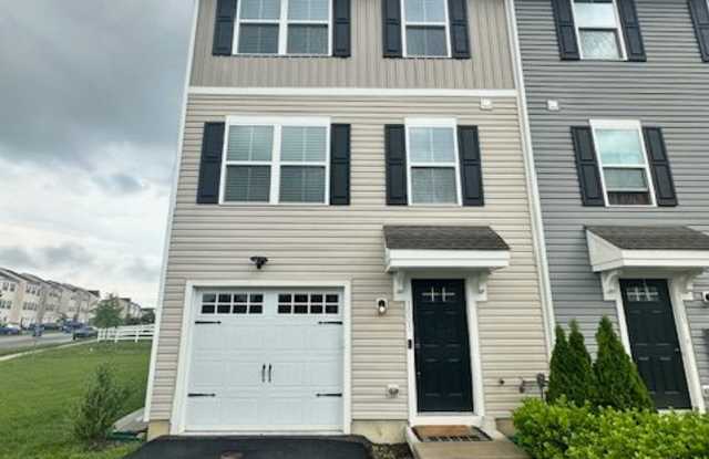 1001 Wickersham Way photos photos