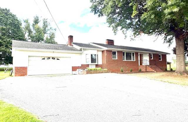 2775 Ridgedale Road Gallery 1
