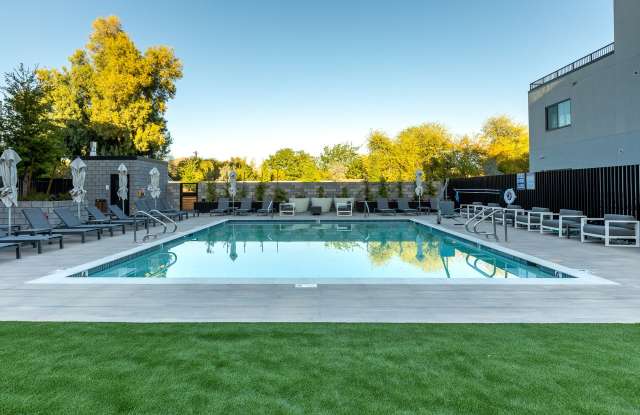 The Common photos photos