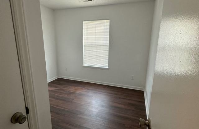 Room in 3 Bedroom Home at Gera Emma Dr Gallery 4