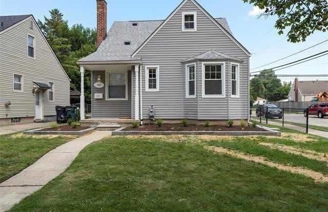 1027 S Wilson Avenue Gallery 2
