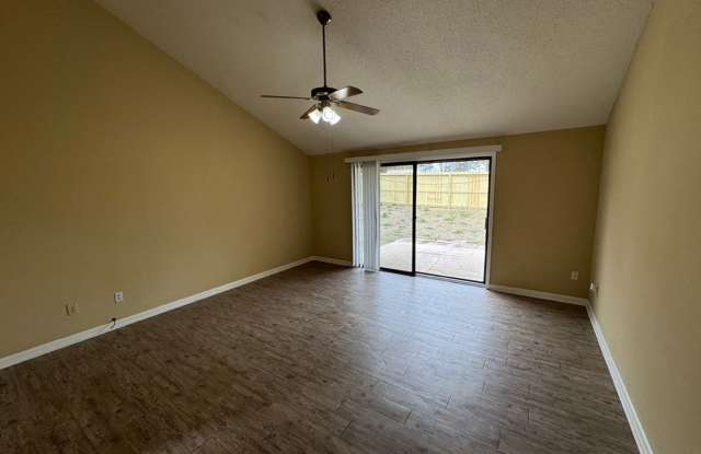 2-Bedroom, 2-Bath Corner-Lot Home for Rent in Niceville, FL Gallery 3