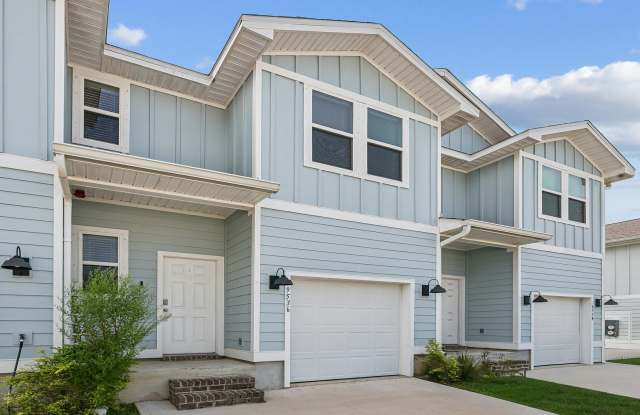 Gated Community | Community Pool | Lawn Care Included | Minutes to Navy Federal! Gallery 3