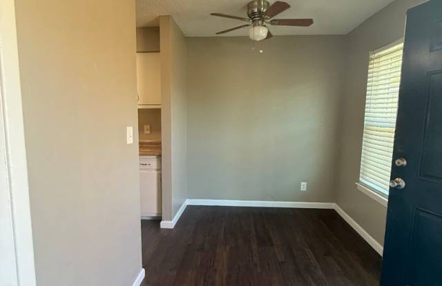 2 bedroom/1 bath RENOVATED Gallery 2
