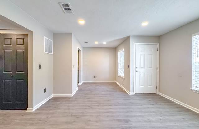 250$ MOVE IN SPECIAL RENOVATED 1/1 FOR ONLY 1050$ Gallery 3