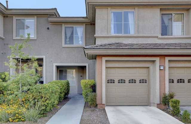 UPGRADED & BEAUTIFUL GATED 3 BEDROOM CONDO! Gallery 1