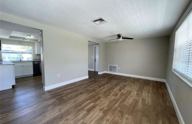7553 CUMBER Drive Gallery 4