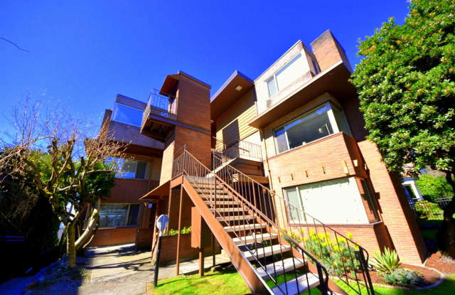 Charming Two Bedroom in the Hear of Capital Hill - 413 Belmont Avenue East, Seattle, WA 98102