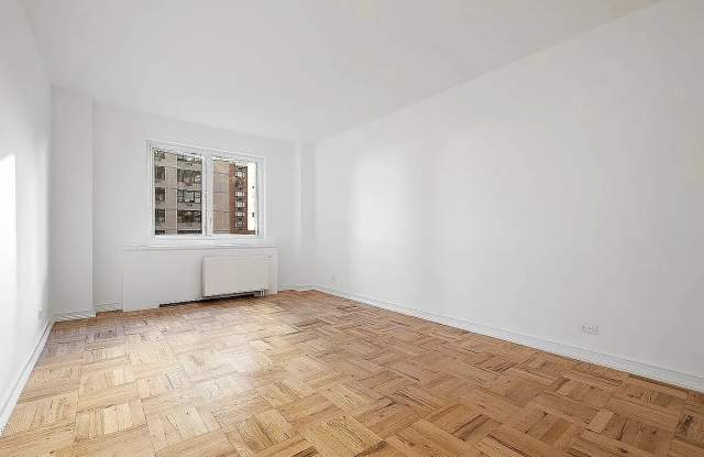 30 W 60th St # 8292 Gallery 4