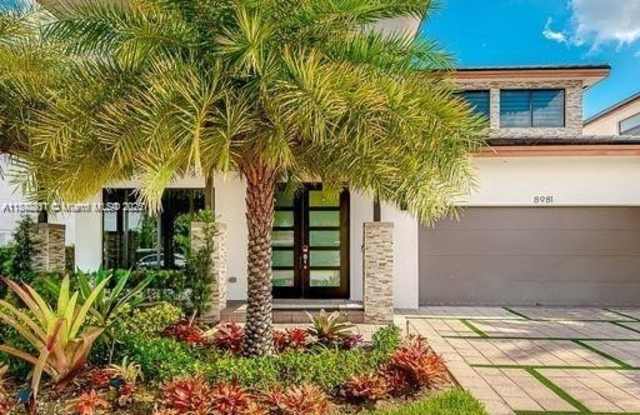 8981 NW 154th Ter photos photos