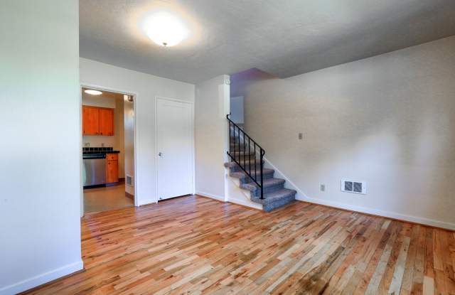 Updated Mid Century Townhouse in Cedar Hills with Modern Amenities! photos photos