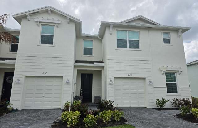 512 SE Rivergrass Street photos photos