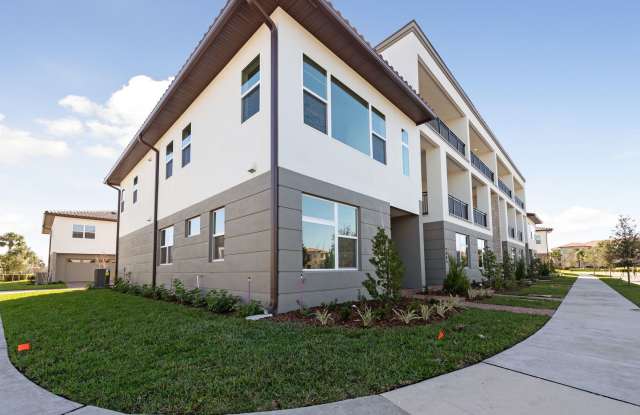 Stunning MOVE-IN READY LAKE VIEW TOWNHOME in. Exquisite 3 bedrooms, 2.5 bathrooms and 2 car garage in the exceptional gated community of Eagle Creek - 9892 Bucklow Hill Drive, Orange County, FL 32832