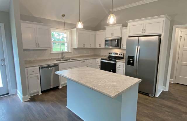 Spacious and Updated 4/2 in Quiet Hahira Neighborhood Gallery 3