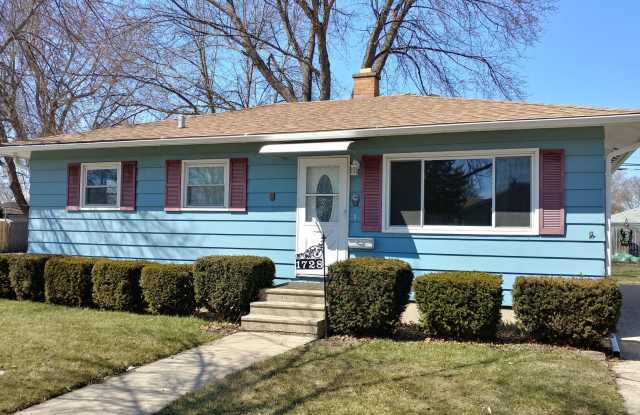3 Bedroom 1 Bath Adorable Cape Cod Gallery 1