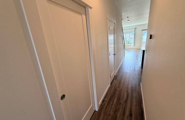 Modern 2‑Bedroom Salem Home with Bonus Room, Garage & Fenced Yard Gallery 3
