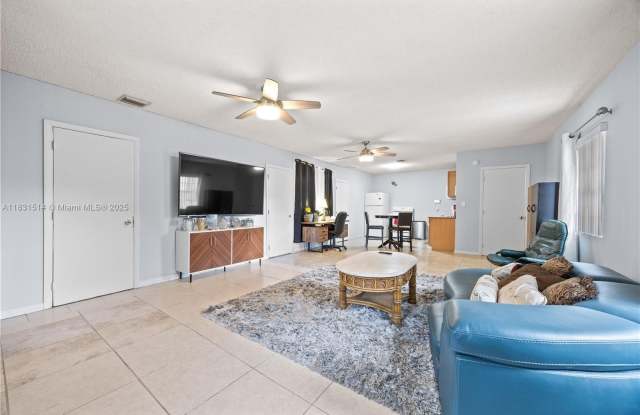 600 NW 99th St photos photos