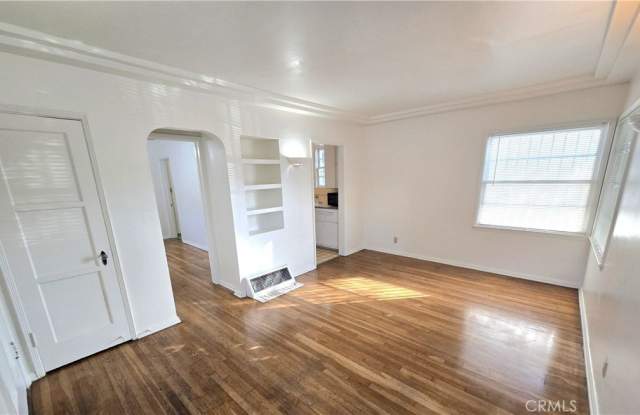 146 N Hamilton Drive Gallery 3
