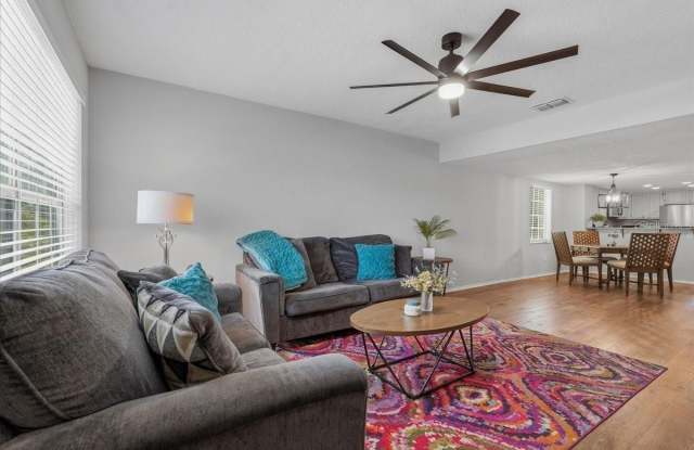 2120 FLETCHERS POINT Circle Gallery 2