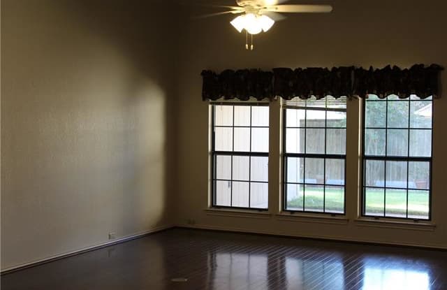 2558 Honeysuckle Drive Gallery 2