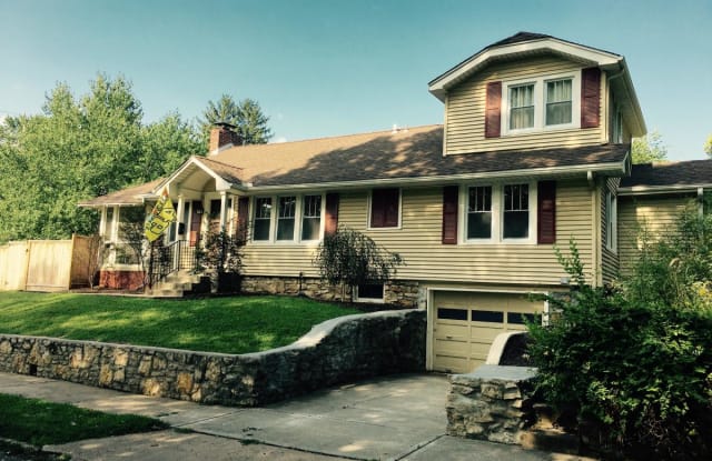 6042 Kenwood Avenue - 6042 Kenwood Avenue, Kansas City, MO 64110