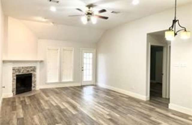 1304 Bayou Woods Drive Gallery 2