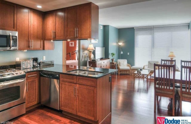 220 S 31st Ave - 220 Turner Park Circle, Omaha, NE 68131