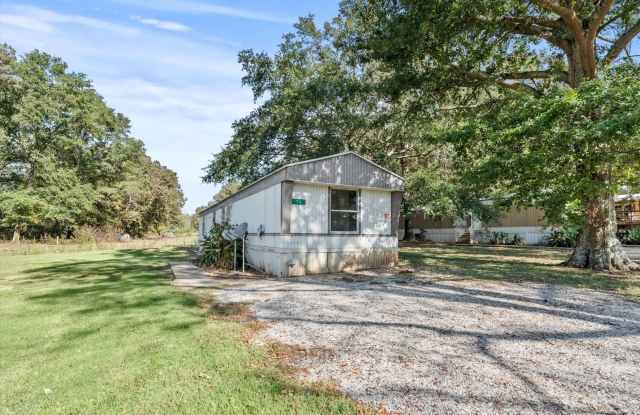 Beautifully Updated 3BR/2BA Trailer in Muscle Shoals – Quiet Country Living photos photos