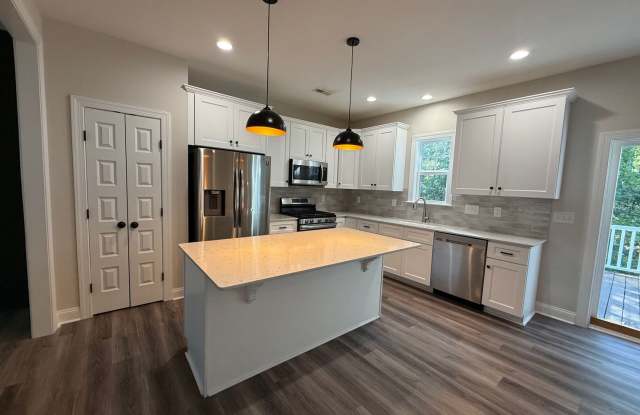 Beautiful 3 bedroom, 2.5 bath house Gallery 3