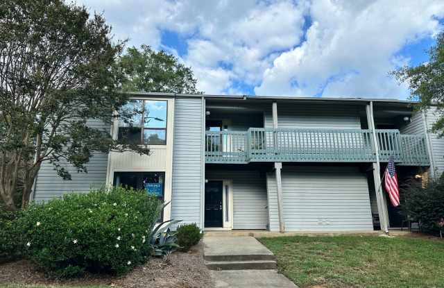 Charming 2 Bedroom Apartment in South Charlotte - 11005 Harrowfield Road, Charlotte, NC 28226