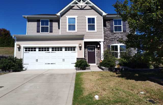 Spacious Home located in "The Mills at Rocky River" in Concord! Gallery 1