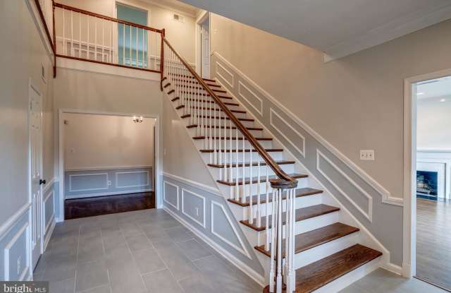 6303 DUNAWAY COURT Gallery 2