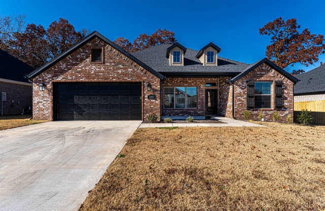 Four Bedroom Home In Fayetteville!! - 1593 North Quincy Avenue, Fayetteville, AR 72704