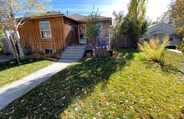 4 Bedroom 1.5 Bath House with Washer and Dryer and Fenced Back Yard Gallery 3