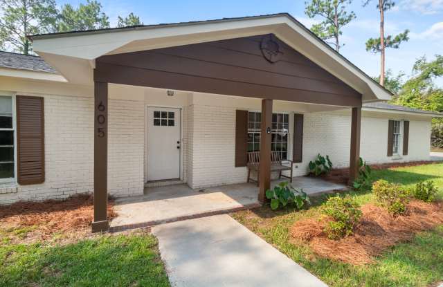 605 Honeysuckly Lane Gallery 1