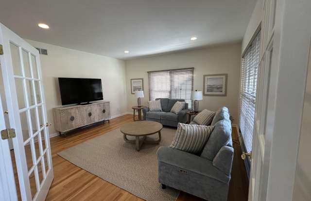 206 Pointe Drive Gallery 4