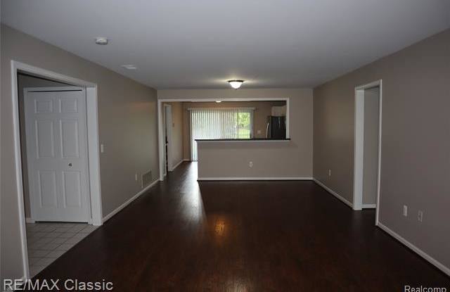 28231 Carlton Way Drive Gallery 4