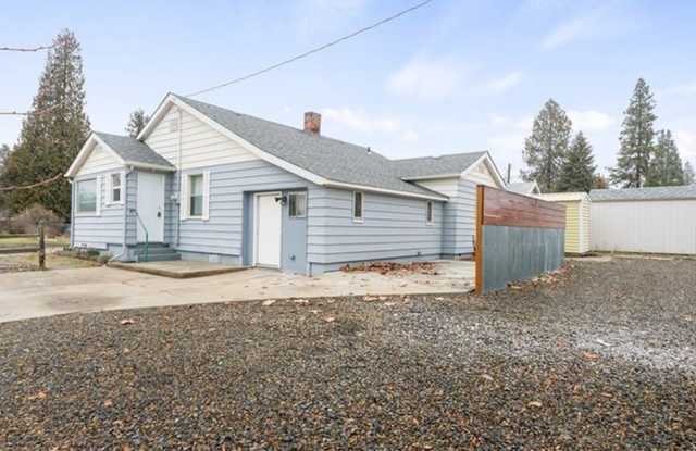 Cozy 3 Bed 2 Bath Updated Home! photos photos