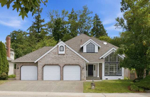 Beautiful 4 Bed 2.5 Bath Home in Renton Gallery 1